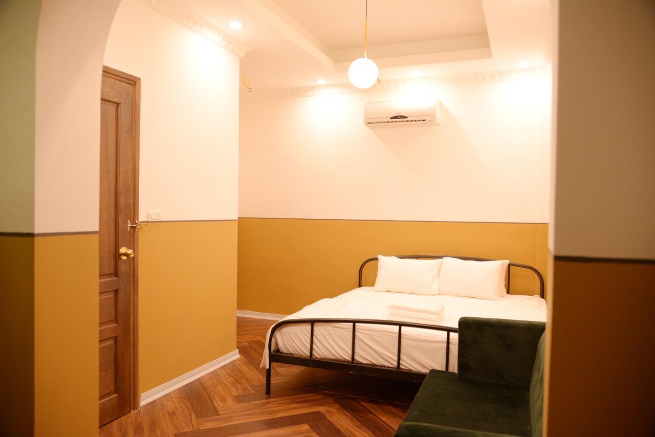Chloe & Leo Boutique Homestay Ханой Екстериор снимка