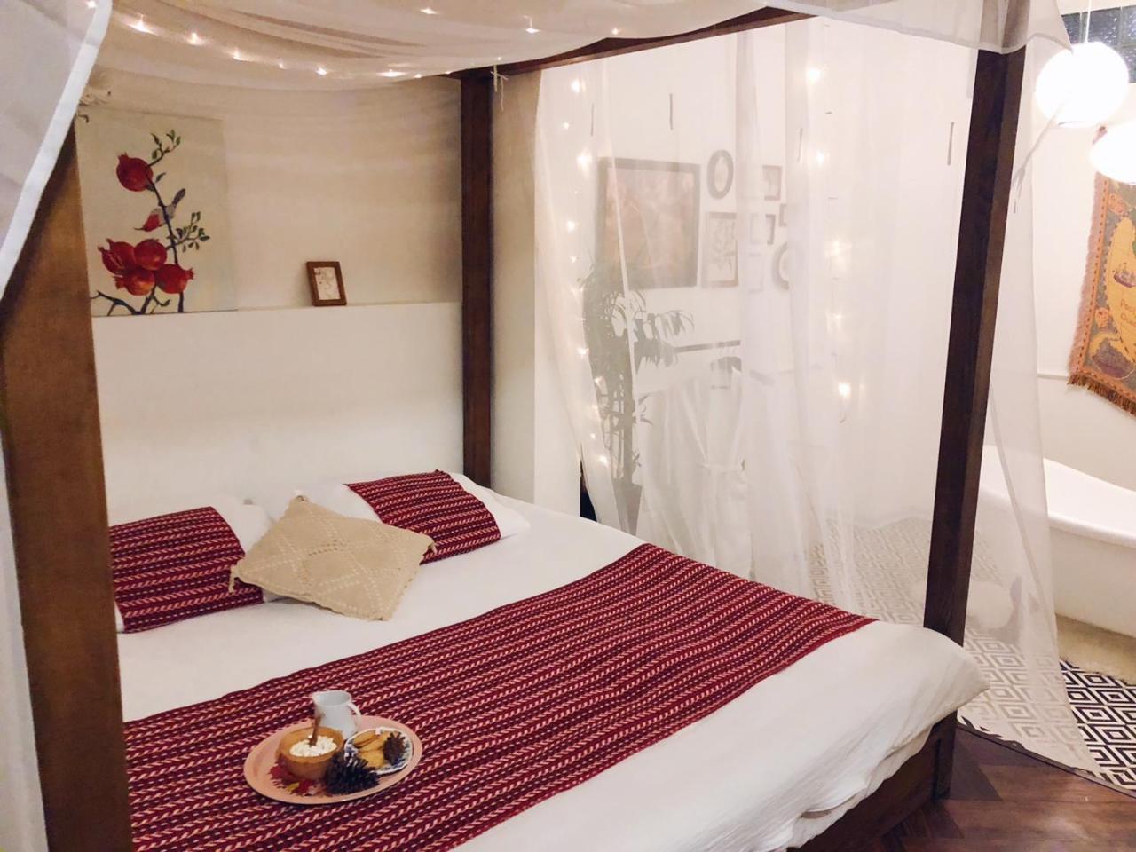 Chloe & Leo Boutique Homestay Ханой Екстериор снимка