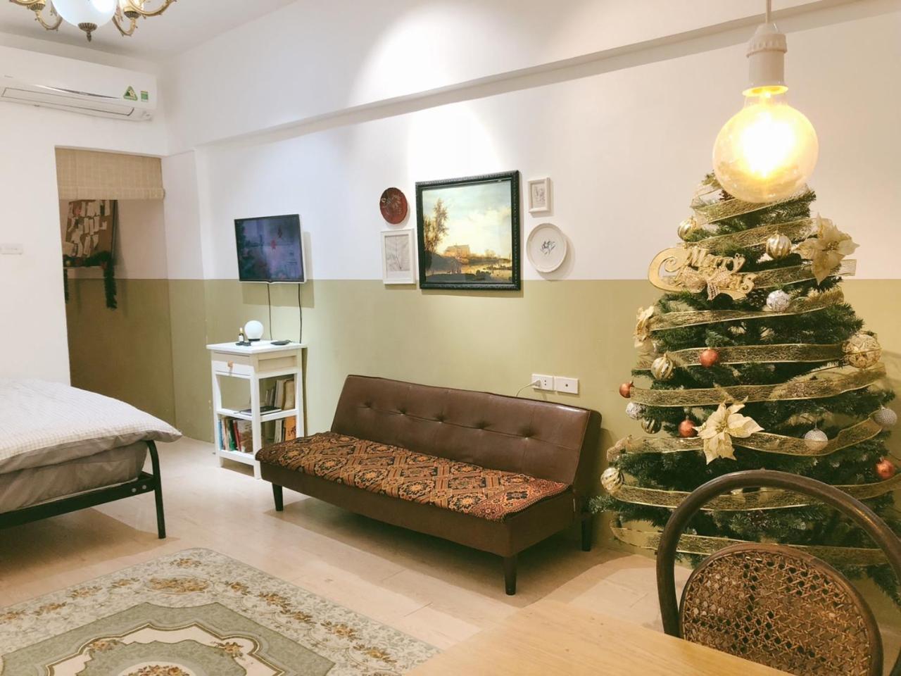 Chloe & Leo Boutique Homestay Ханой Екстериор снимка